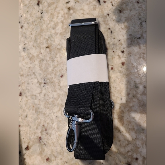 COMPUTER Bag Zippered closure Black Nylon with Faux leather strap - Picture 4 of 6